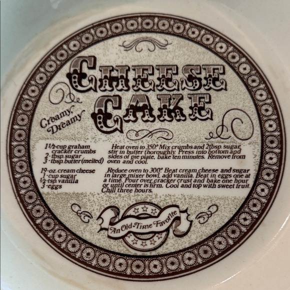 Classic Cream and Brown Ceramic Cheesecake Dish - Picture 4 of 4